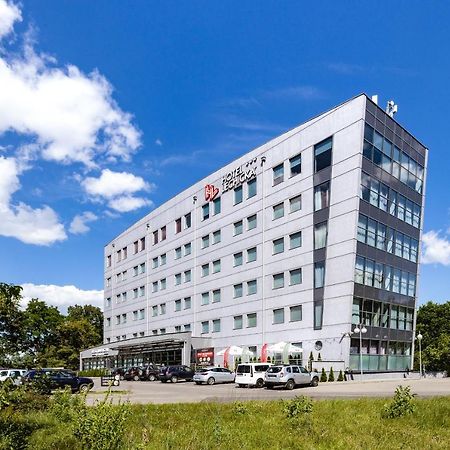 Hotel Lechicka Познань Экстерьер фото
