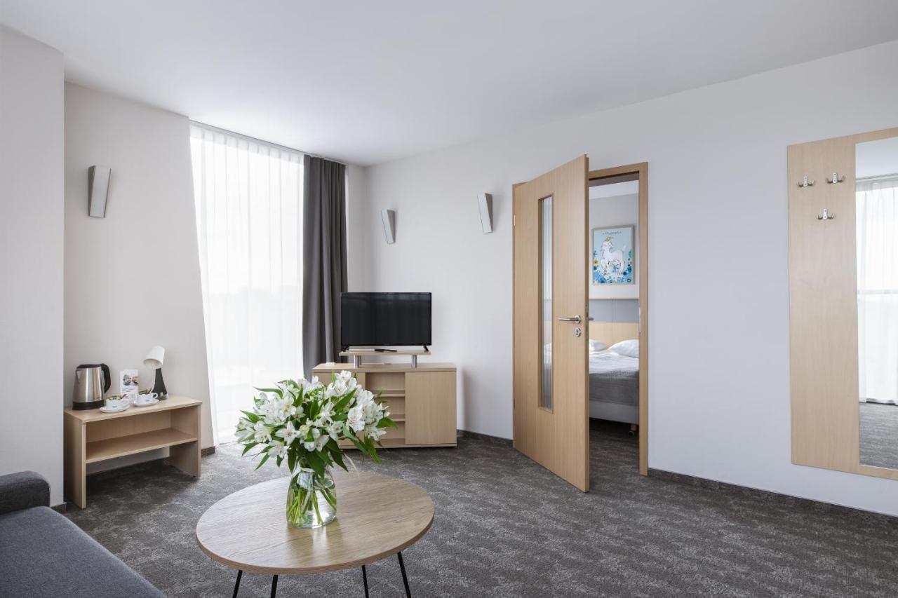 Hotel Lechicka Познань Экстерьер фото