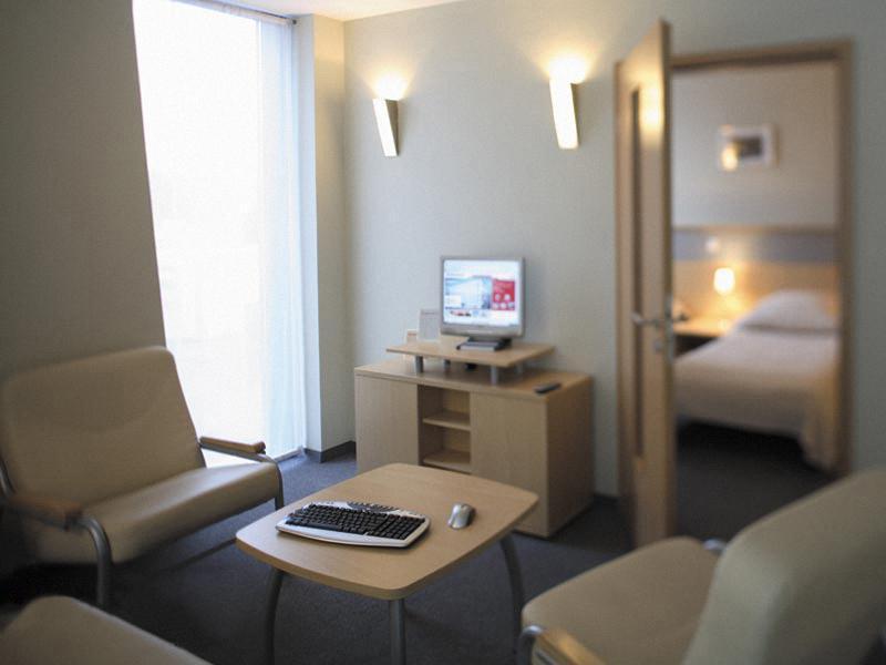 Hotel Lechicka Познань Экстерьер фото