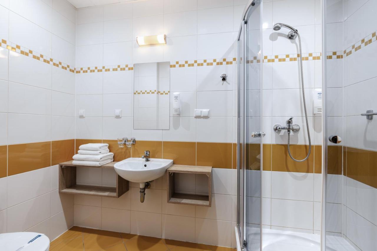 Hotel Lechicka Познань Экстерьер фото
