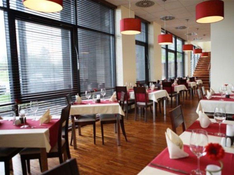 Hotel Lechicka Познань Экстерьер фото